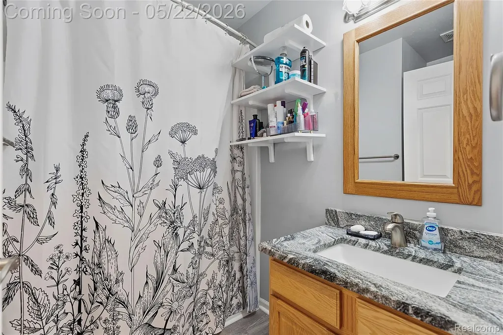 15720 Hunter Grove Livonia City MI 48154