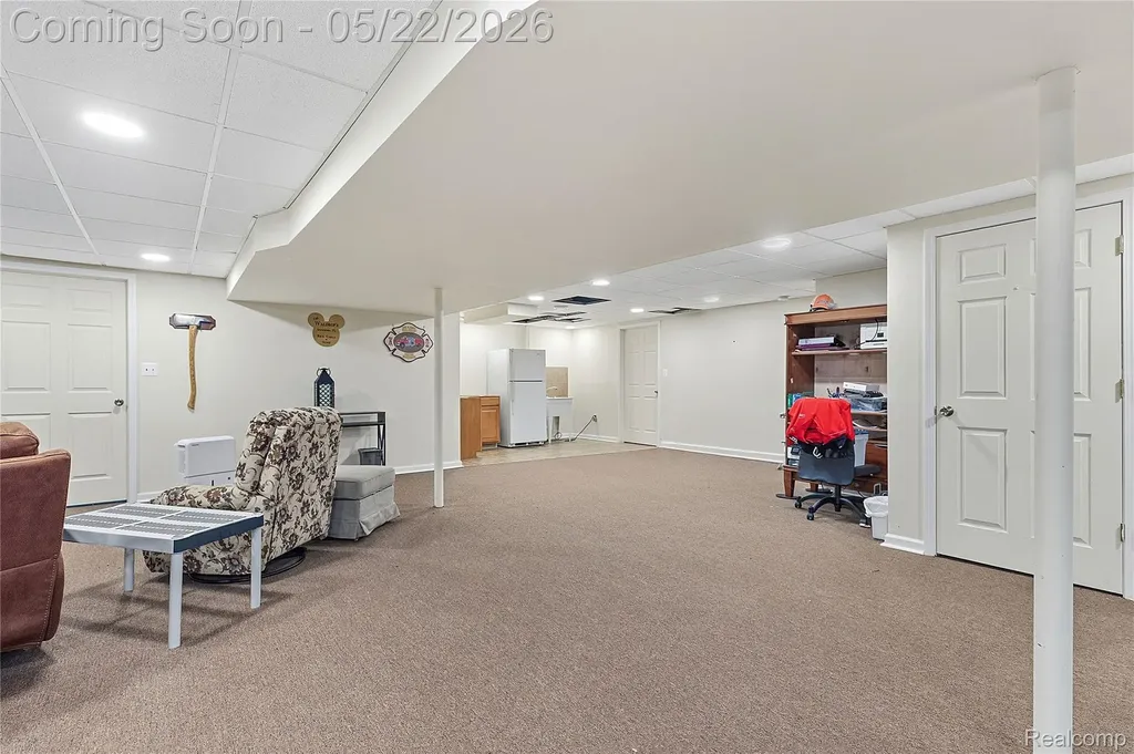 15720 Hunter Grove Livonia City MI 48154