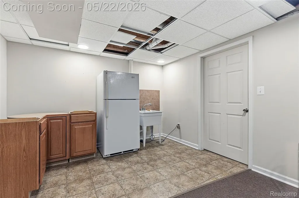 15720 Hunter Grove Livonia City MI 48154