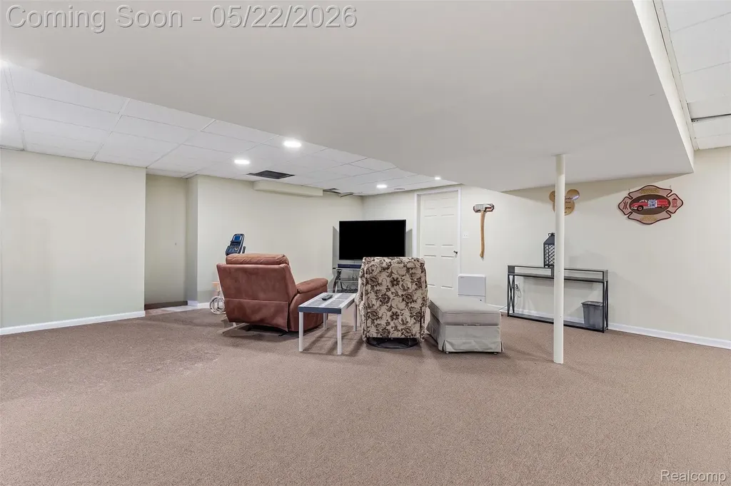 15720 Hunter Grove Livonia City MI 48154