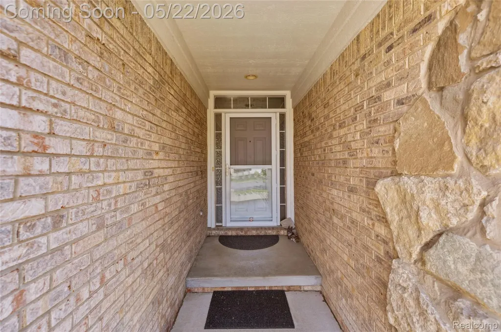 15720 Hunter Grove Livonia City MI 48154