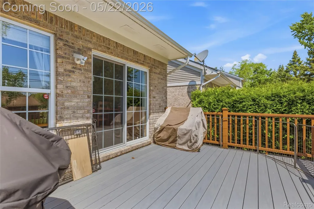 15720 Hunter Grove Livonia City MI 48154