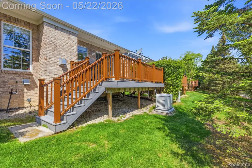 15720 Hunter Grove Livonia City MI 48154