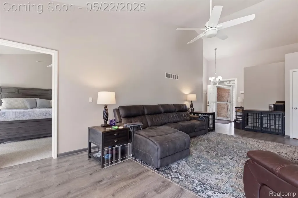 15720 Hunter Grove Livonia City MI 48154