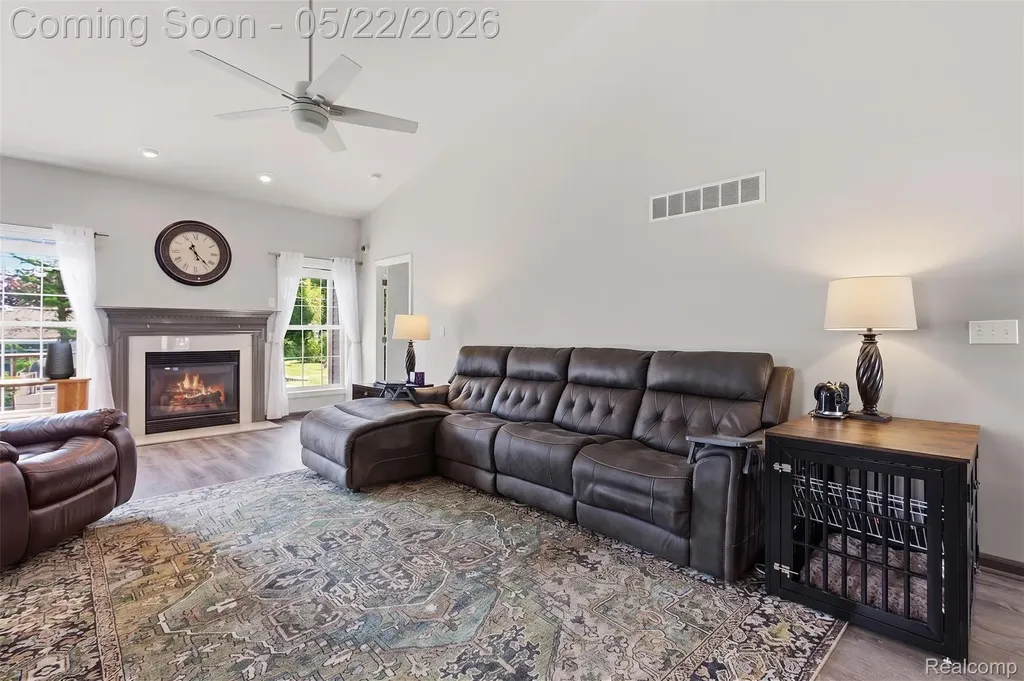 15720 Hunter Grove Livonia City MI 48154