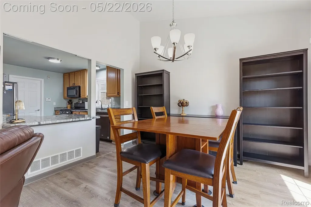15720 Hunter Grove Livonia City MI 48154