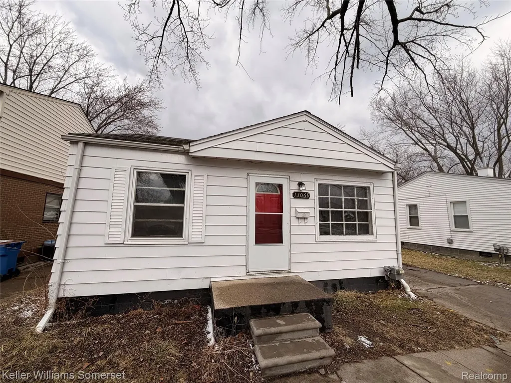 13069 Sarsfield Avenue Warren City MI 48089