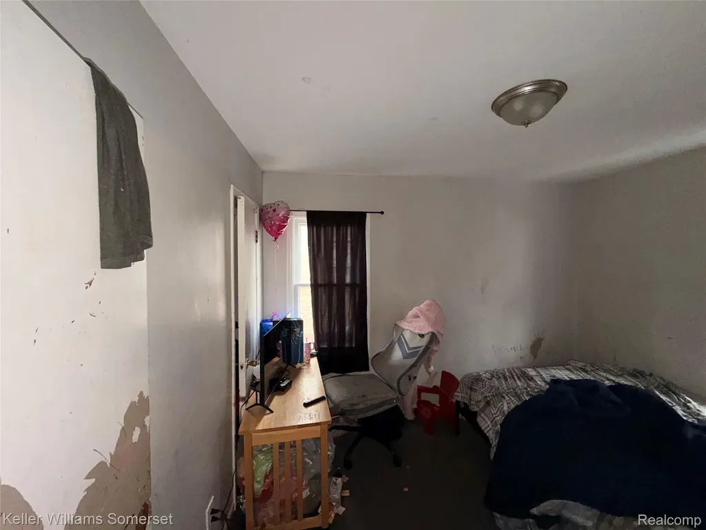13069 Sarsfield Avenue Warren City MI 48089