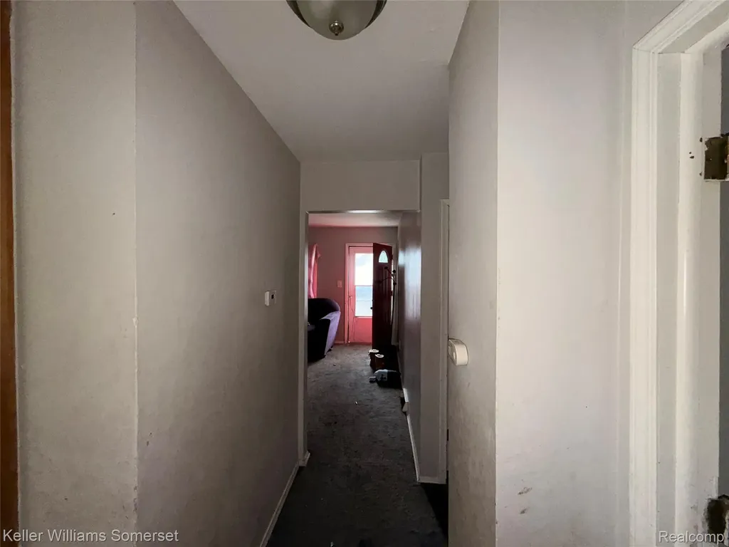 13069 Sarsfield Avenue Warren City MI 48089