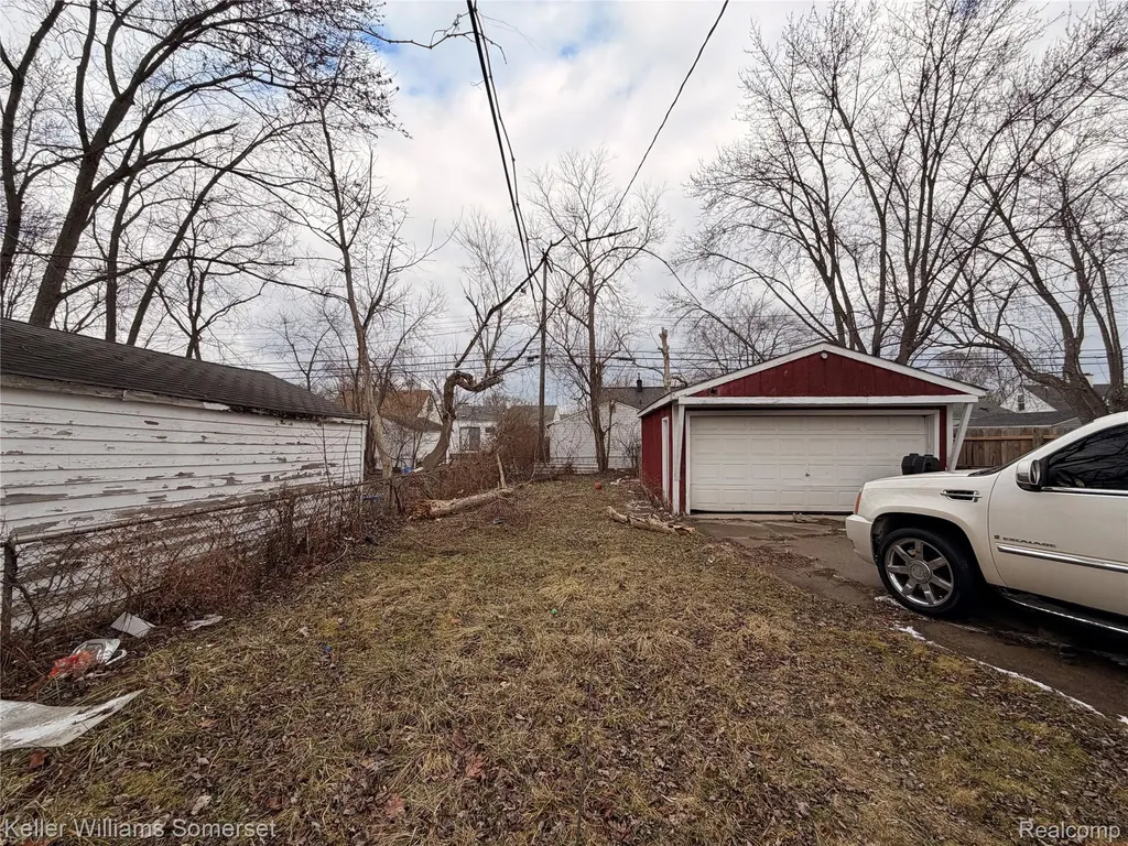 13069 Sarsfield Avenue Warren City MI 48089