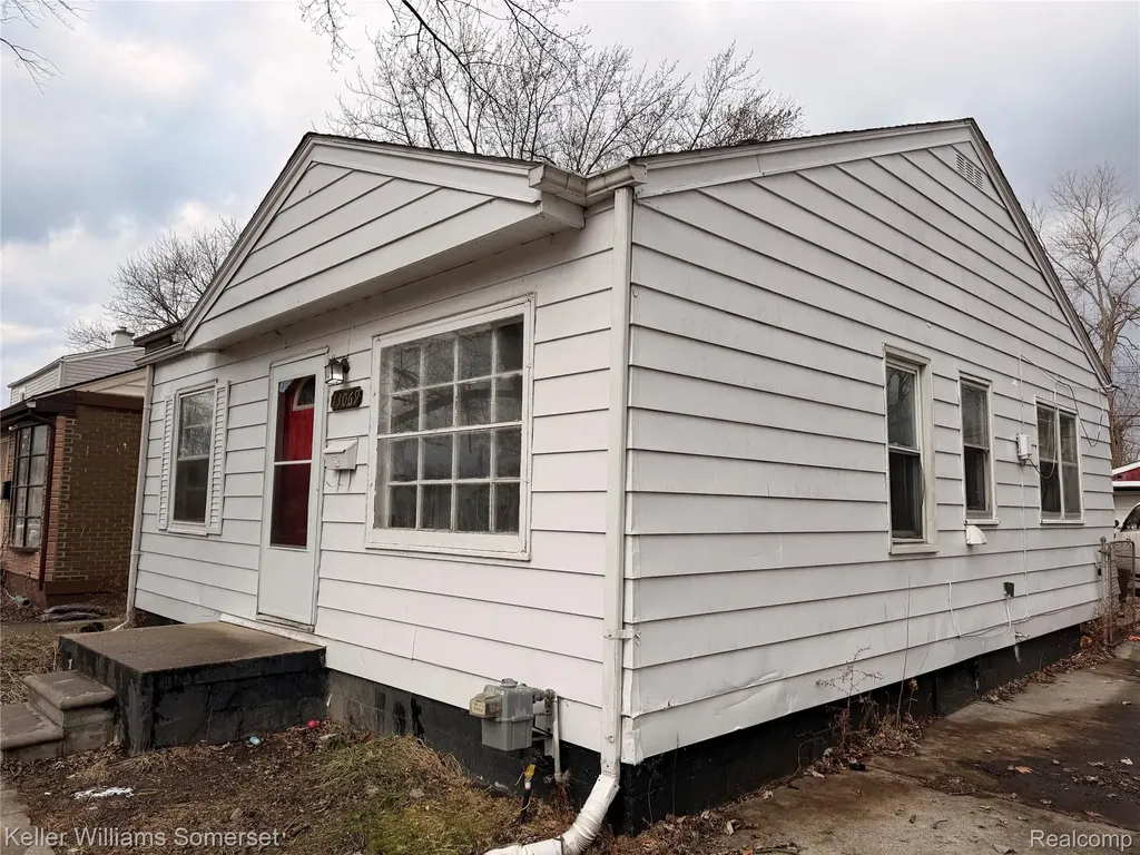 13069 Sarsfield Avenue Warren City MI 48089