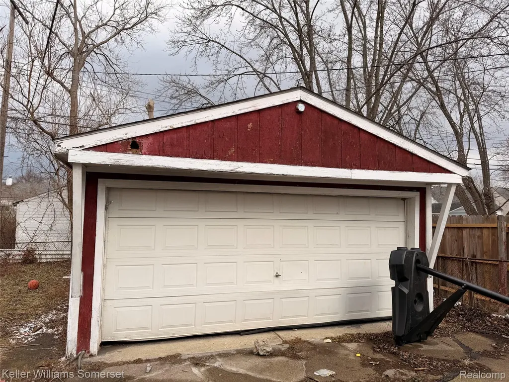 13069 Sarsfield Avenue Warren City MI 48089