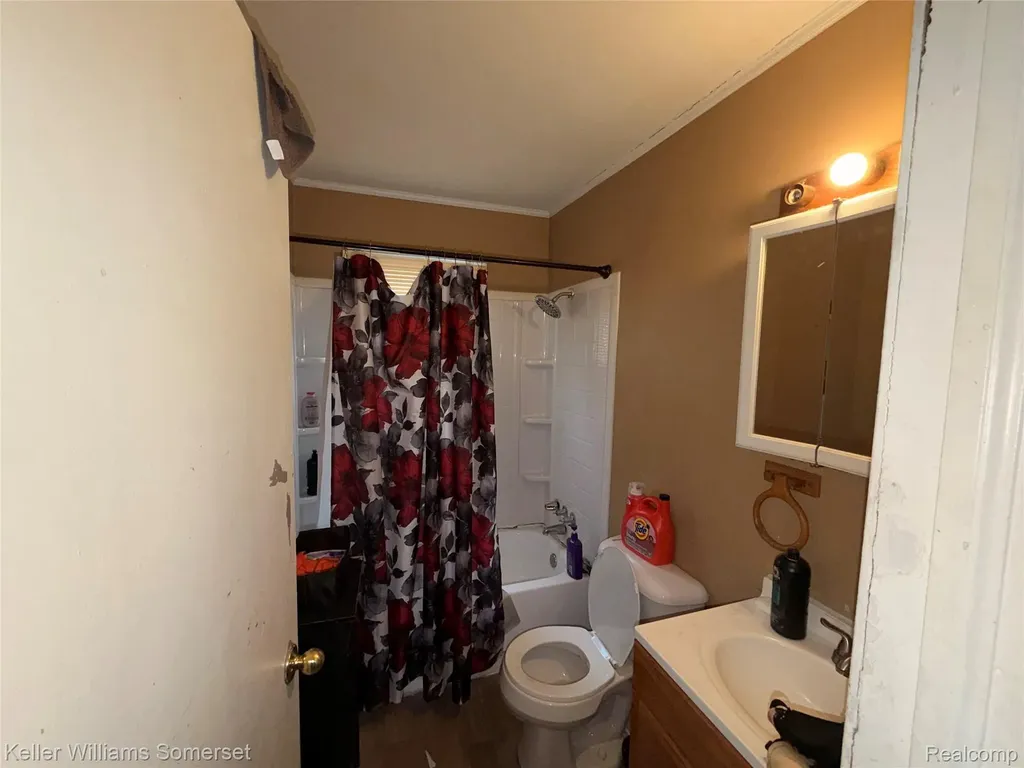 13069 Sarsfield Avenue Warren City MI 48089