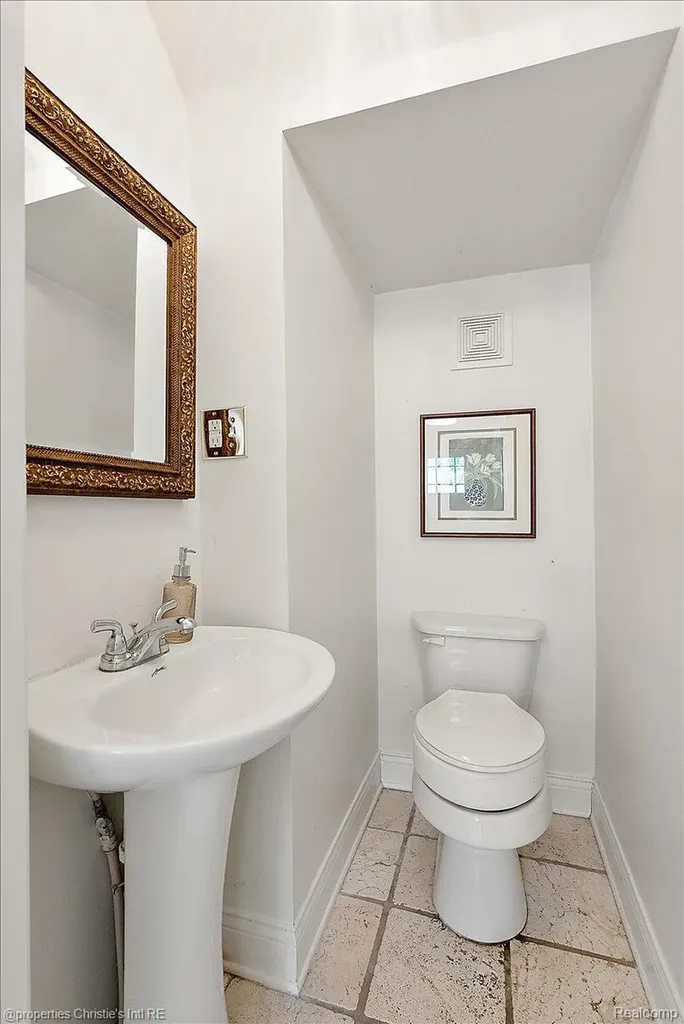 73 Meadow Lane Grosse Pointe Farms City MI 48236