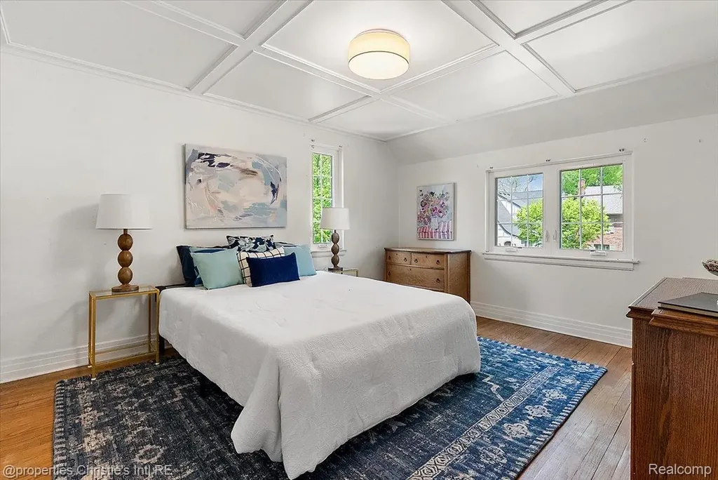 73 Meadow Lane Grosse Pointe Farms City MI 48236