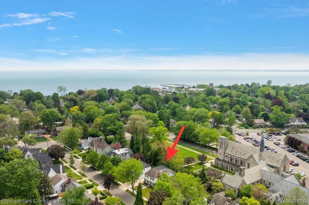 73 Meadow Lane Grosse Pointe Farms City MI 48236