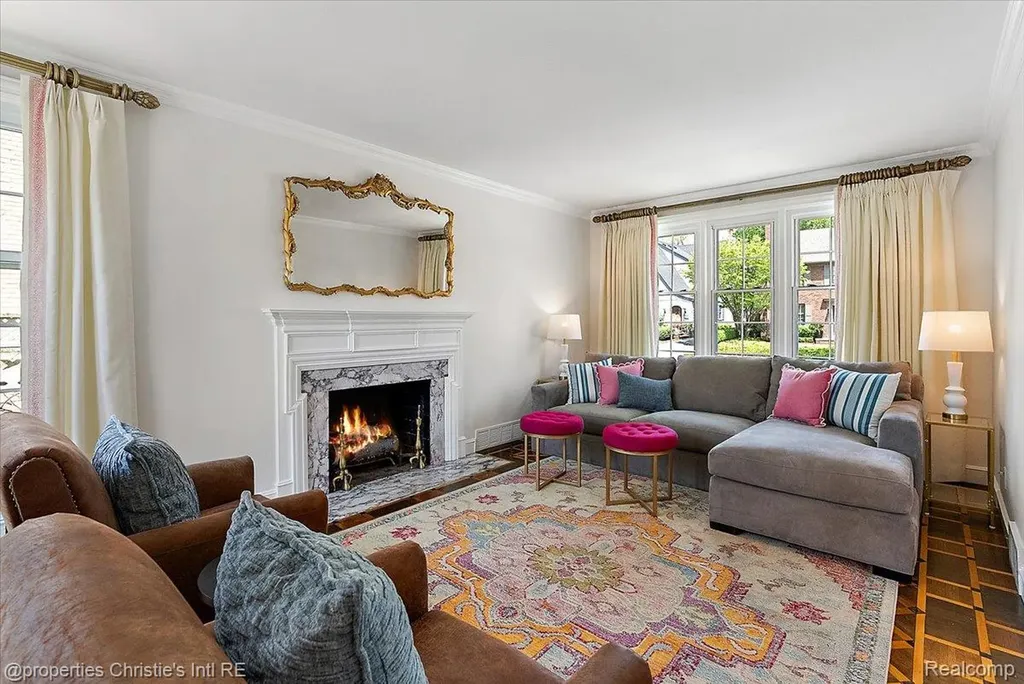 73 Meadow Lane Grosse Pointe Farms City MI 48236