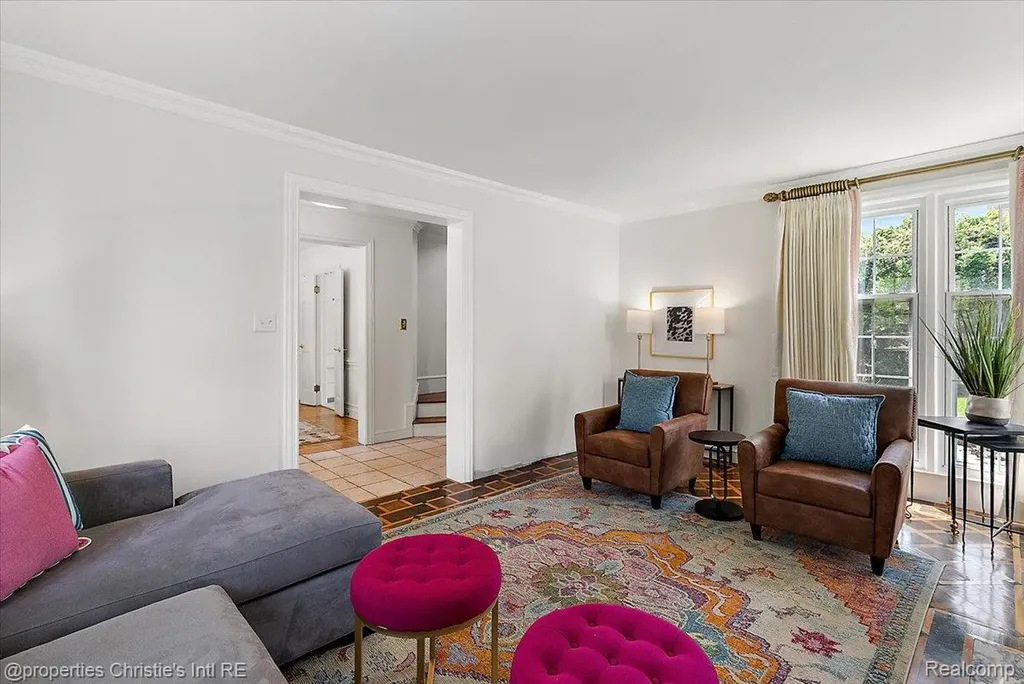 73 Meadow Lane Grosse Pointe Farms City MI 48236