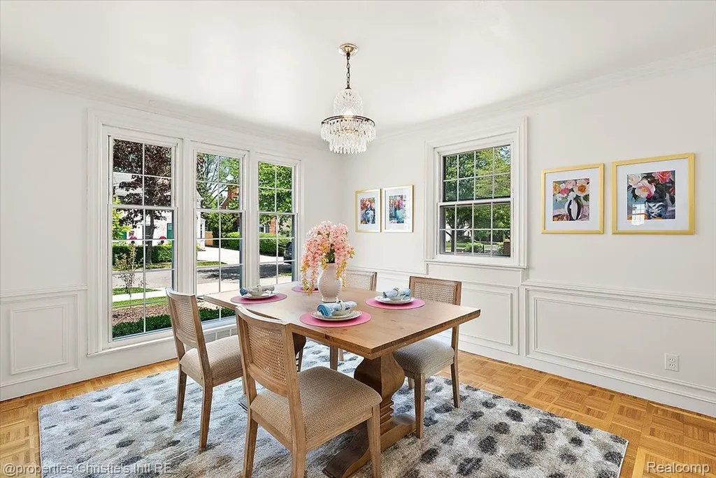 73 Meadow Lane Grosse Pointe Farms City MI 48236