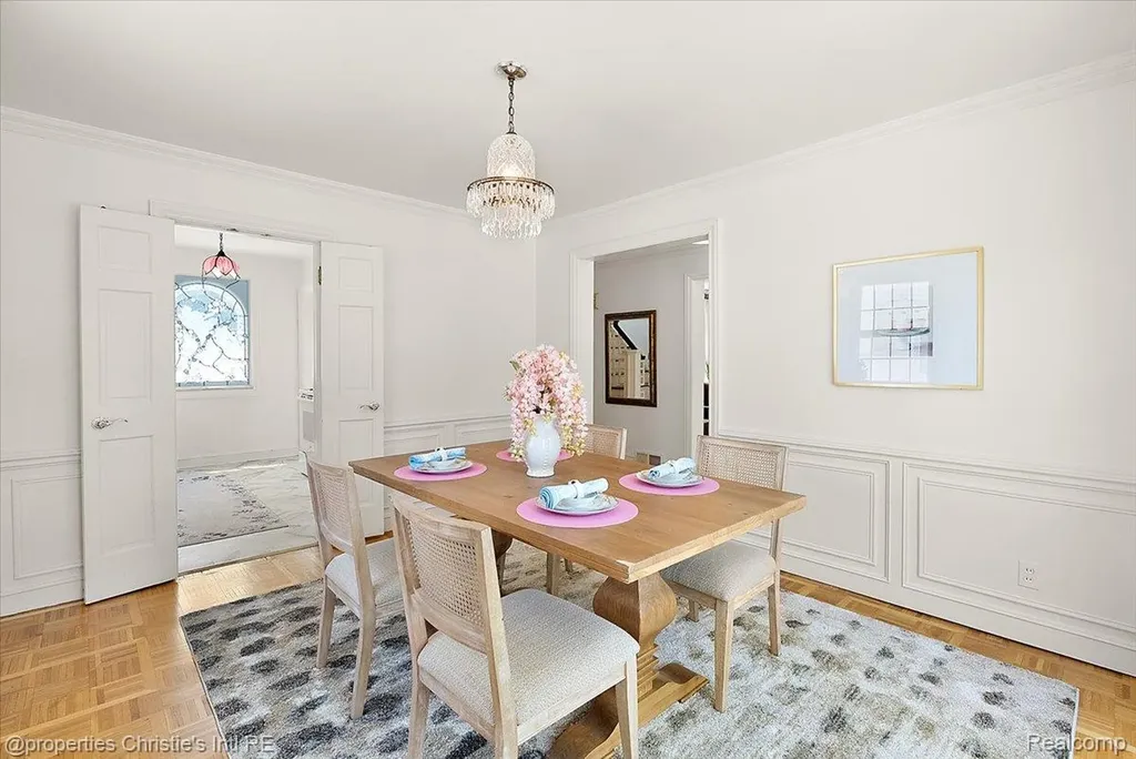 73 Meadow Lane Grosse Pointe Farms City MI 48236