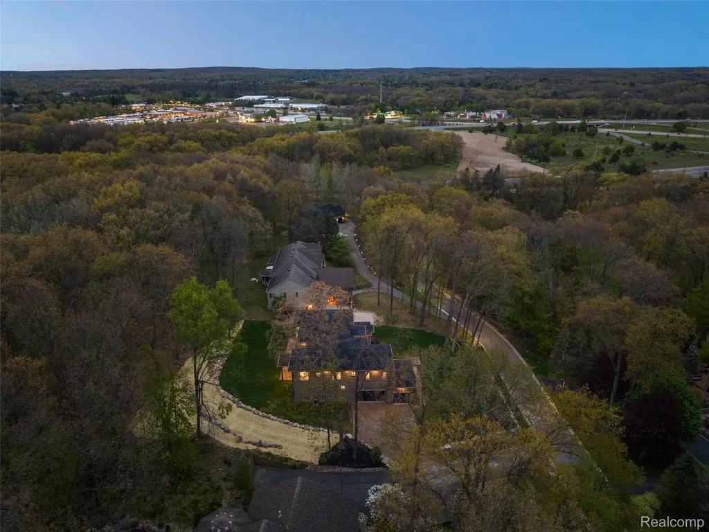 6675 College Park Drive Springfield Charter Township MI 48346