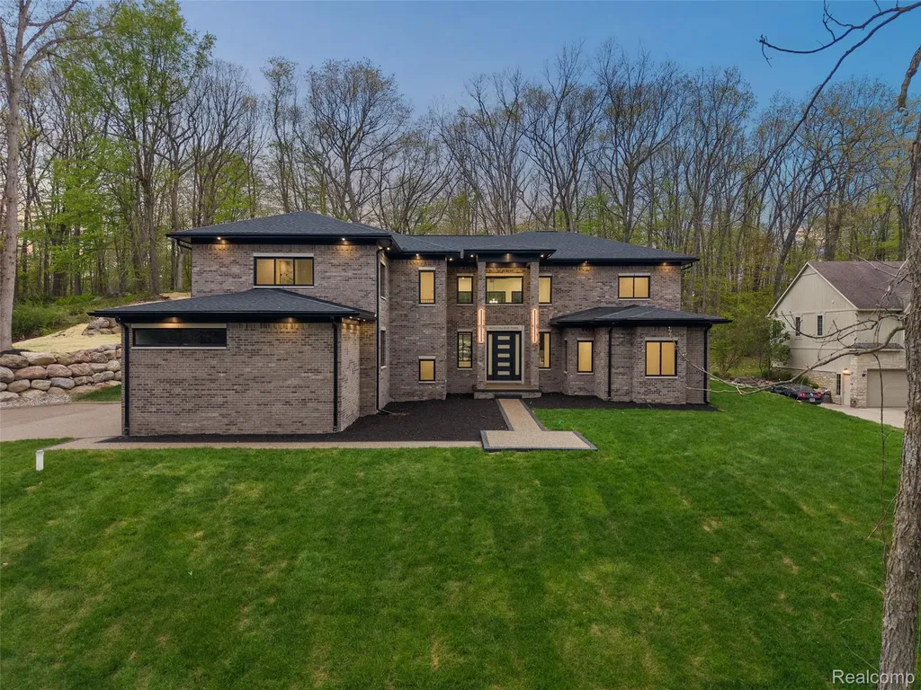 6675 College Park Drive Springfield Charter Township MI 48346