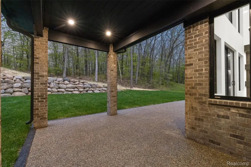 6675 College Park Drive Springfield Charter Township MI 48346