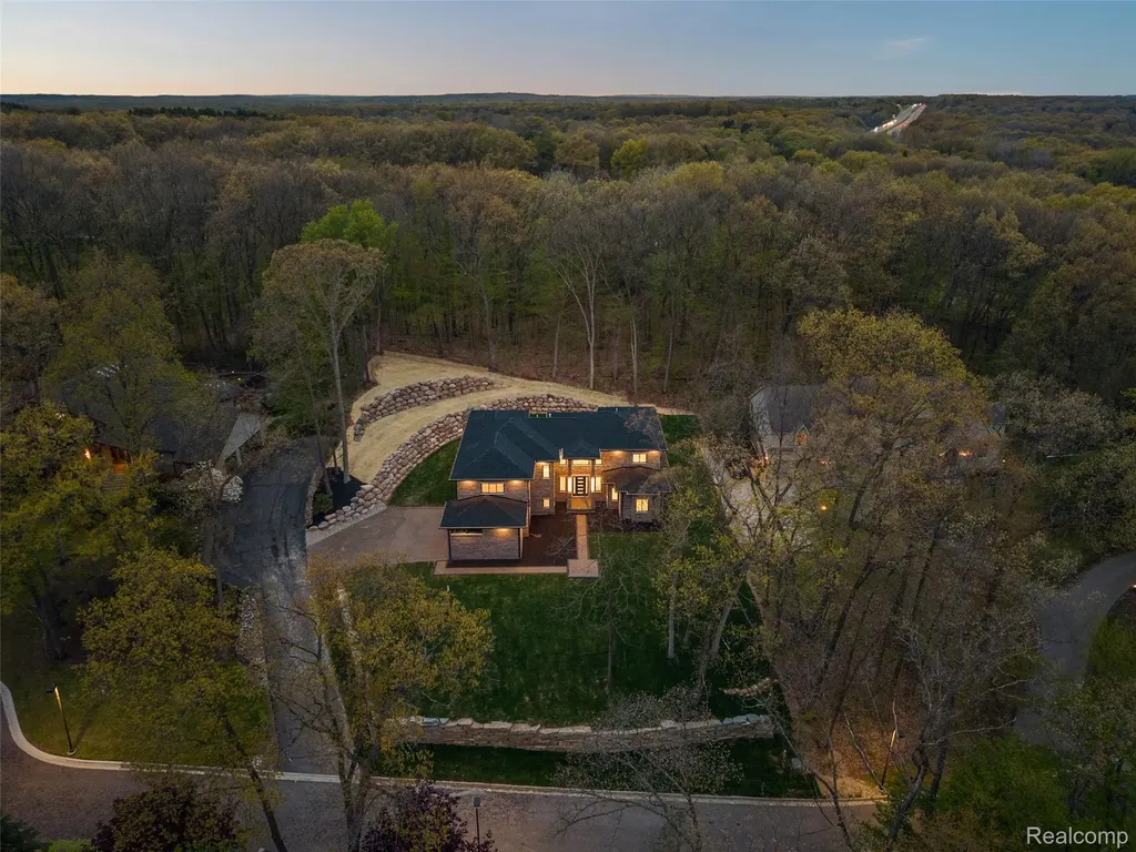 6675 College Park Drive Springfield Charter Township MI 48346