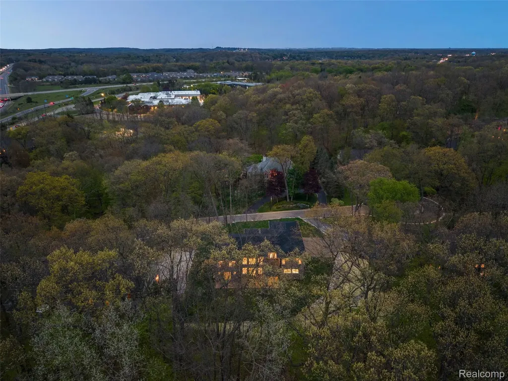 6675 College Park Drive Springfield Charter Township MI 48346