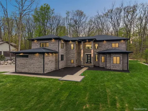 6675 College Park Drive Springfield Charter Township MI 48346