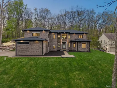 6675 College Park Drive Springfield Charter Township MI 48346