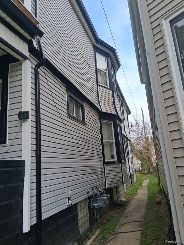 2460 Canton Street Detroit City MI 48207
