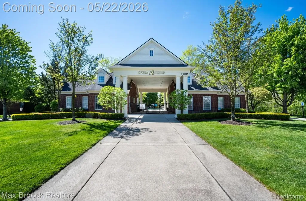 1102 Abigail Court Commerce Charter Township MI 48390