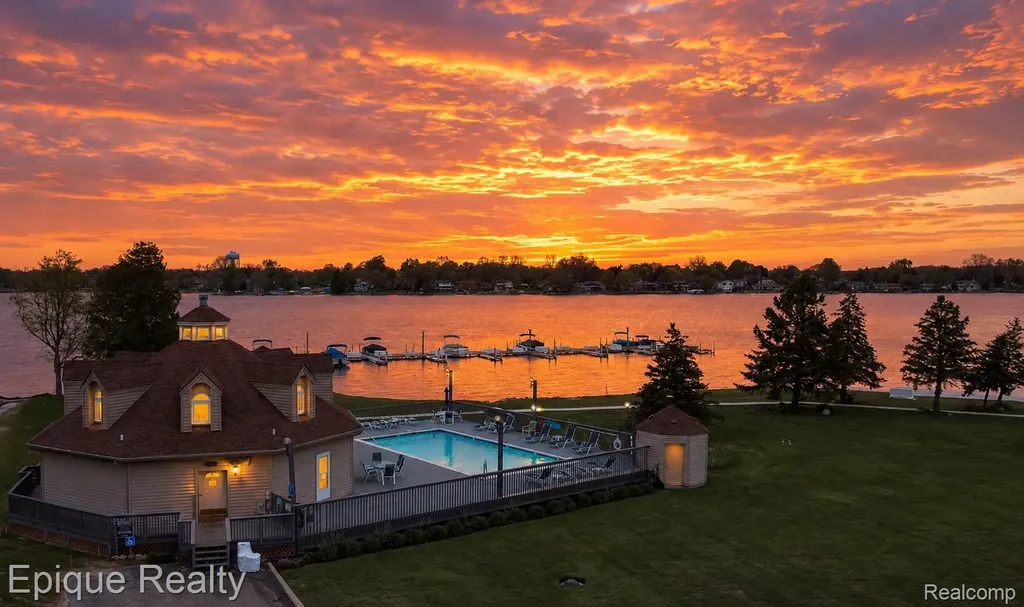 3434 Adams Shore Drive Waterford Charter Township MI 48329
