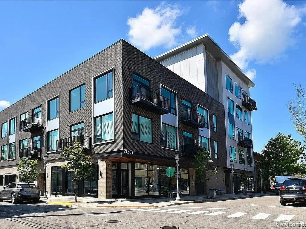 750 Forest Avenue Birmingham City MI 48009