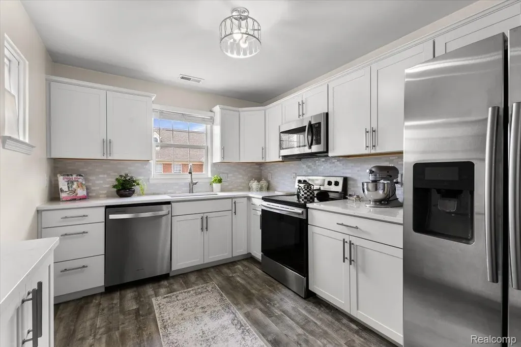 43456 Pendleton Circle Sterling Heights City MI 48313