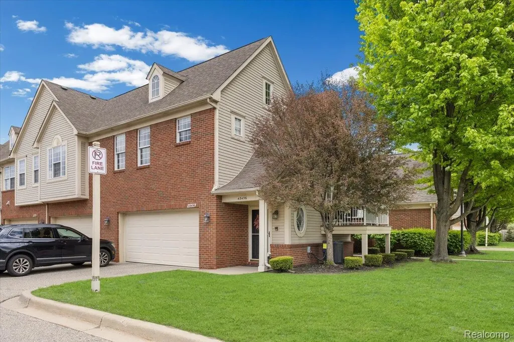 43456 Pendleton Circle Sterling Heights City MI 48313