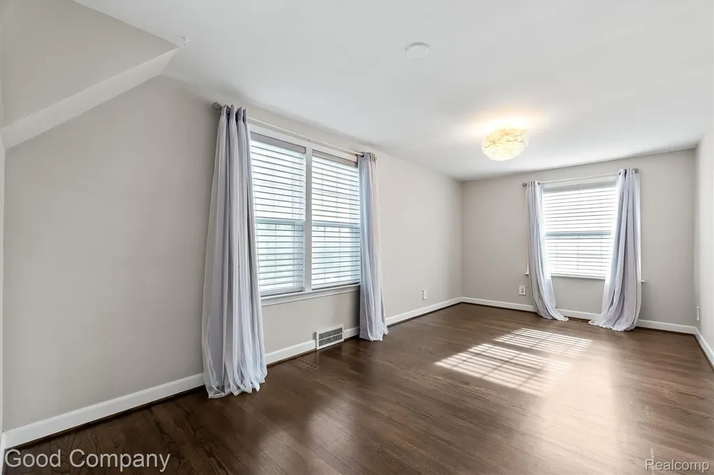317 Wesley Street Rochester City MI 48307