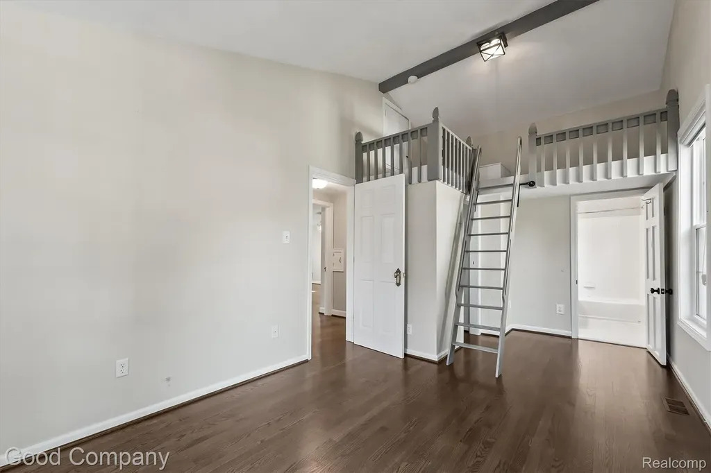 317 Wesley Street Rochester City MI 48307