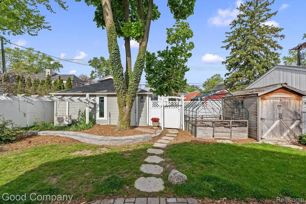 317 Wesley Street Rochester City MI 48307