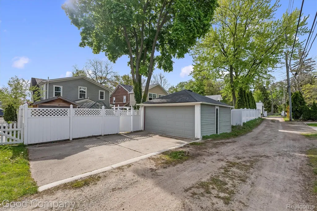 317 Wesley Street Rochester City MI 48307