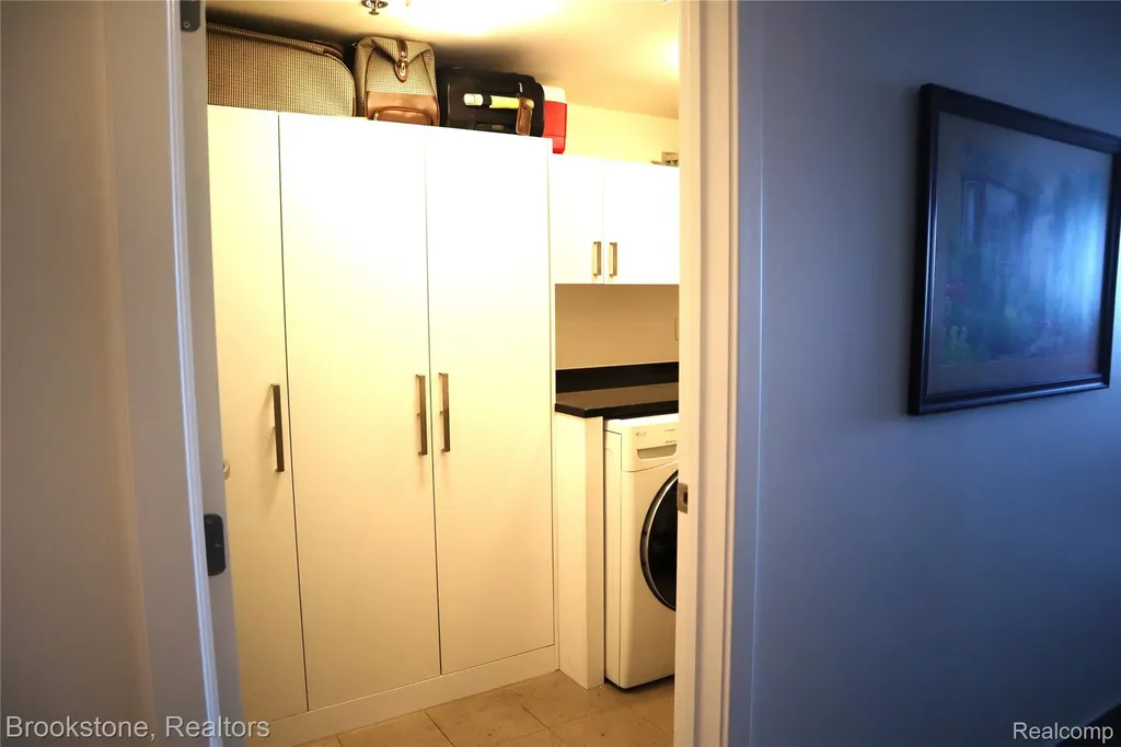 432 Washington Avenue Royal Oak City MI 48067