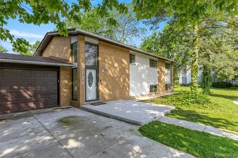 2738 Berry Drive Bloomfield Hills City MI 48304