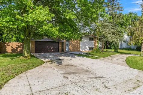 2738 Berry Drive Bloomfield Hills City MI 48304