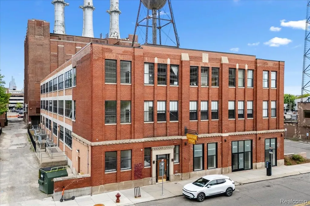 55 W Canfield Street Wayne City MI 48201