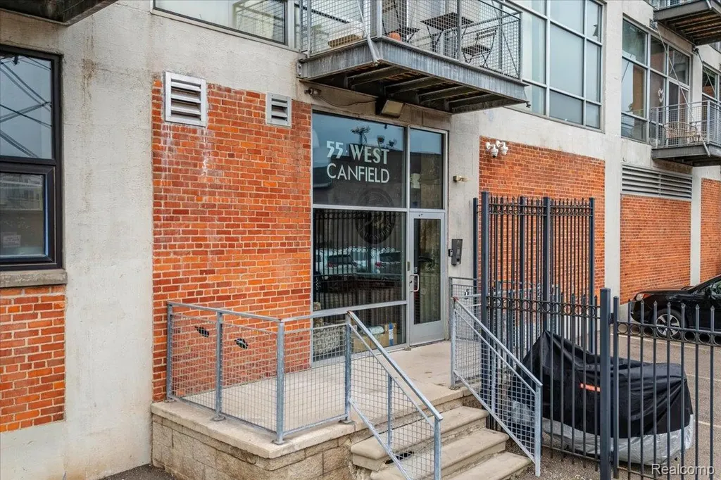 55 W Canfield Street Wayne City MI 48201