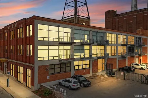 55 W Canfield Street Wayne City MI 48201