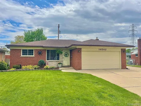 14042 Arden Avenue Warren City MI 48088