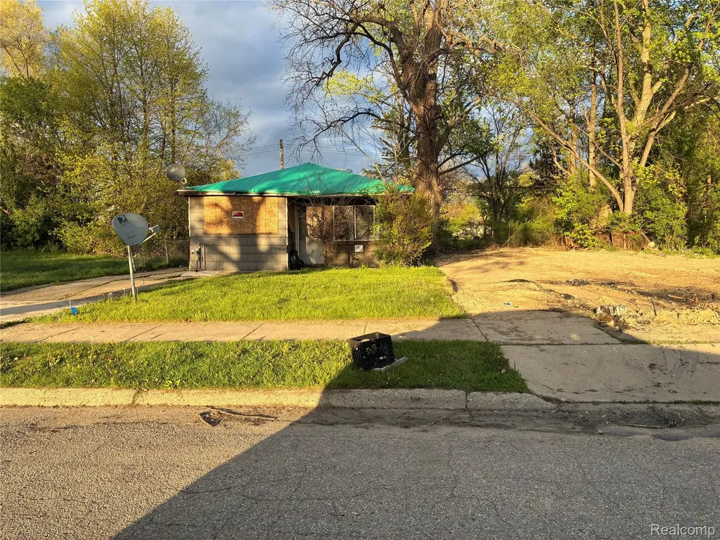 14570 Trinity Street Detroit City MI 48223