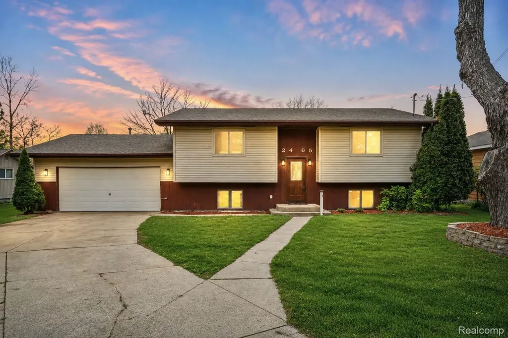 2465 Egelston Avenue Burton City MI 48509